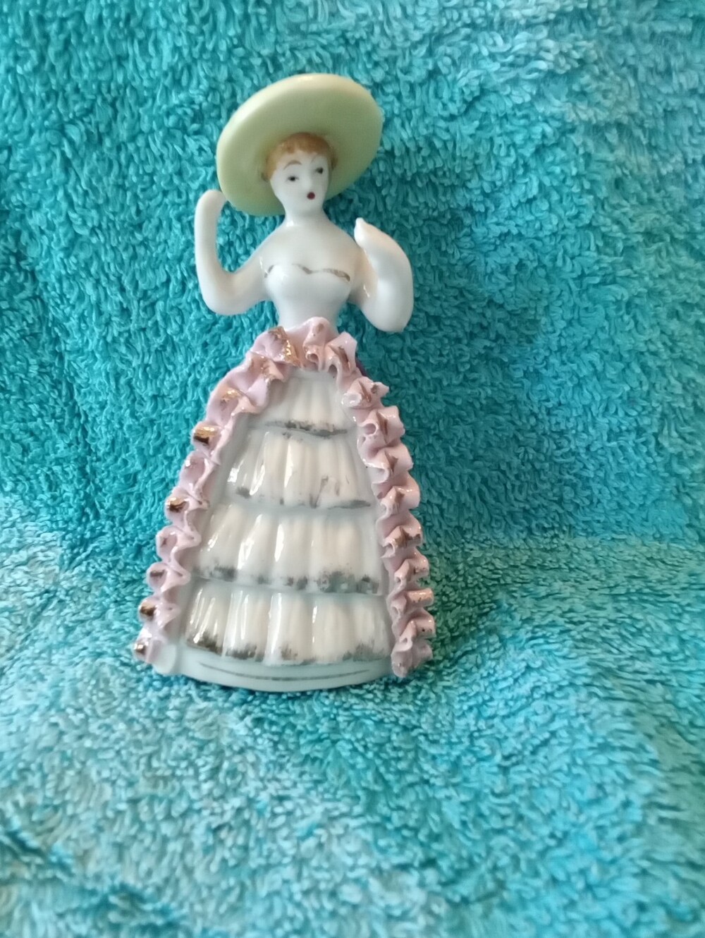 #1534 Porcelain Lady Figurine Bath Accent in White and Pink